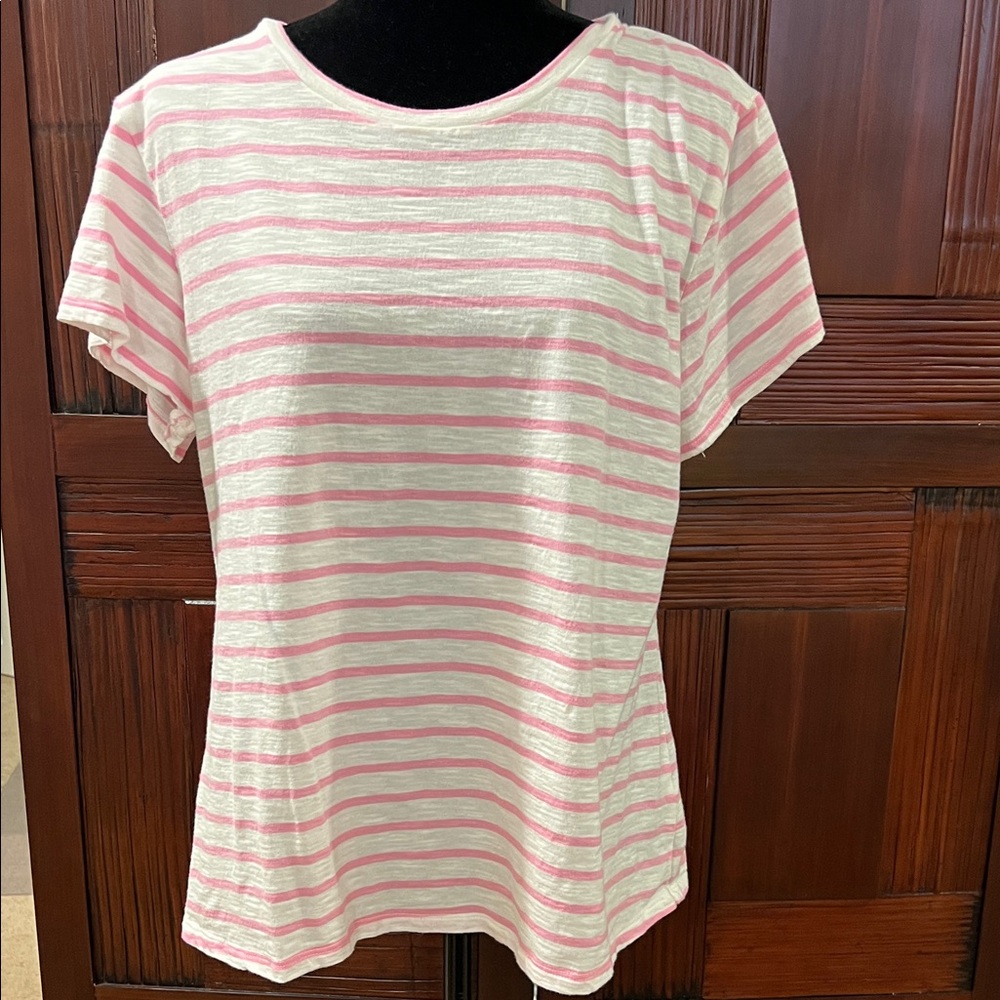 Pink and white crew-neck pullover elevated T-shirt